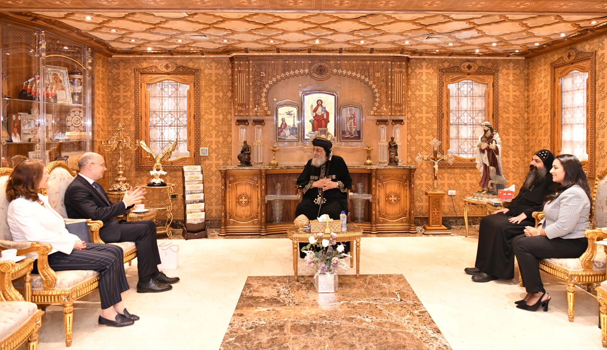 قداسة البابا تواضروس الثاني يستقبل السيد أندراس كوڤاكس سفير المجر في مصر