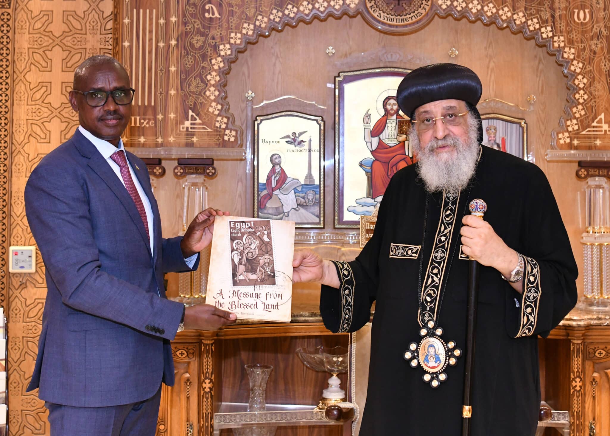 قداسة البابا تواضروس الثاني يستقبل السيد دان مونيوزا سفير رواندا في مصر